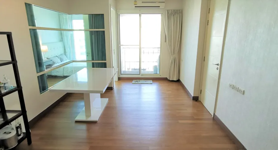 For rent 4 bedrooms condo in Watthana, Bangkok