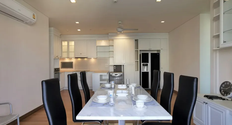 For rent 4 bedrooms condo in Watthana, Bangkok