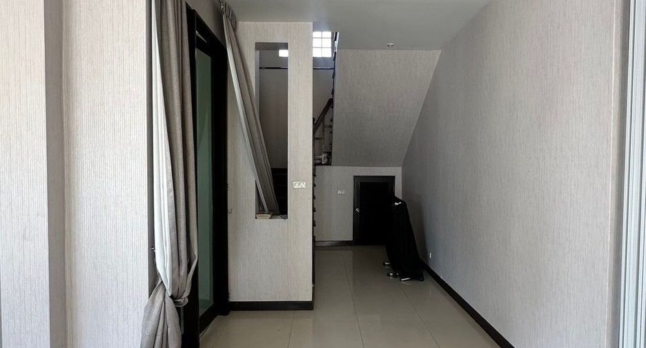 Casa en venta de 3 habitaciones en Lat Phrao, Bangkok