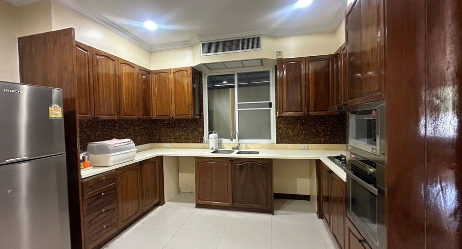 Casa en venta de 3 habitaciones en Lat Phrao, Bangkok