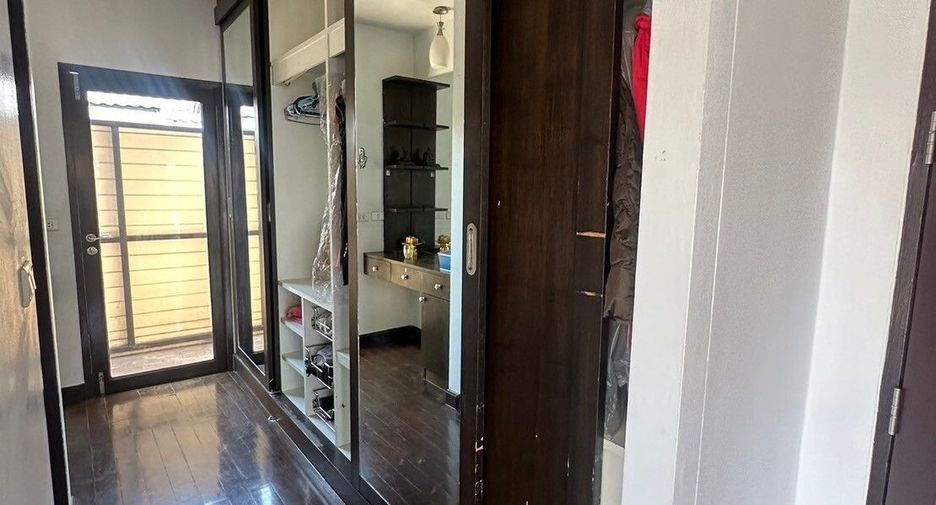 Casa en venta de 3 habitaciones en Lat Phrao, Bangkok