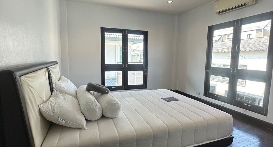 Casa en venta de 3 habitaciones en Lat Phrao, Bangkok
