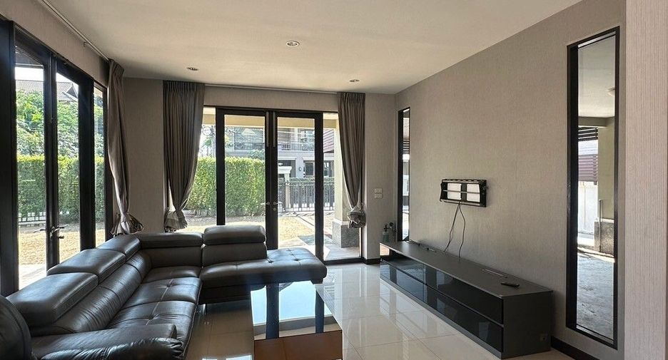 Casa en venta de 3 habitaciones en Lat Phrao, Bangkok