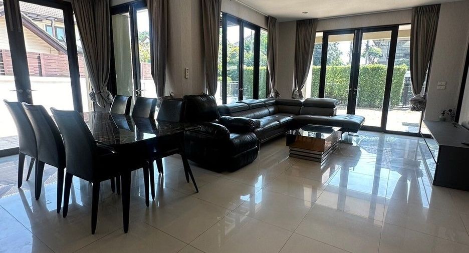 Casa en venta de 3 habitaciones en Lat Phrao, Bangkok