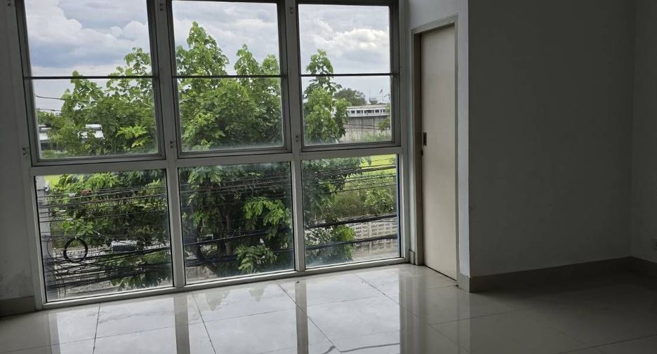For rent 4 bedrooms retail Space in Don Mueang, Bangkok