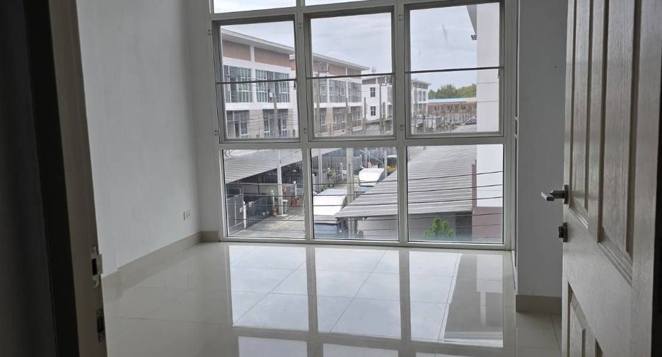 For rent 4 bedrooms retail Space in Don Mueang, Bangkok