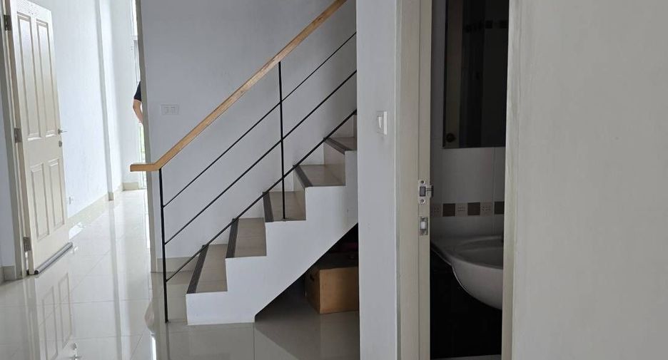 For rent 4 bedrooms retail Space in Don Mueang, Bangkok