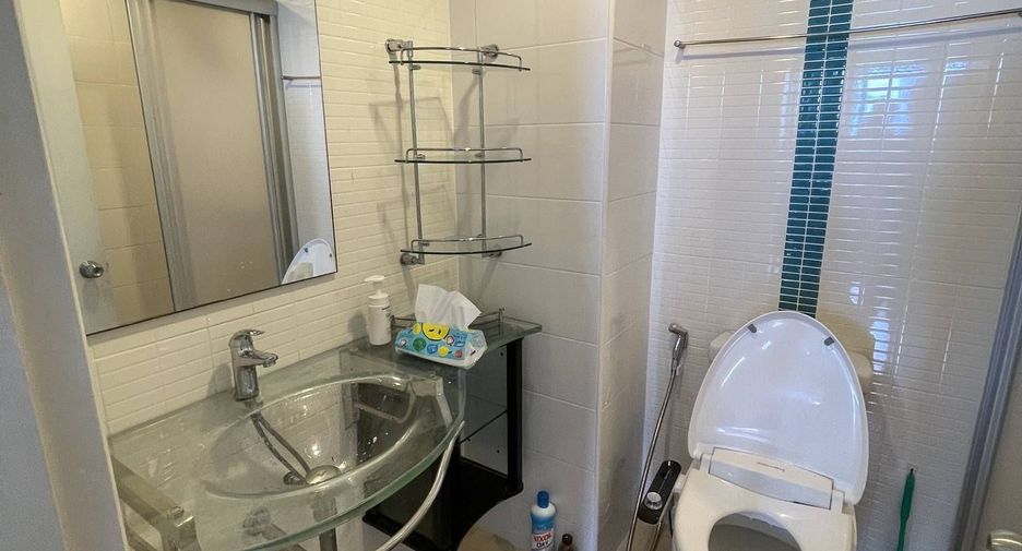 Wohnung zur Miete mit 1 Zimmer in Huai Khwang, Bangkok