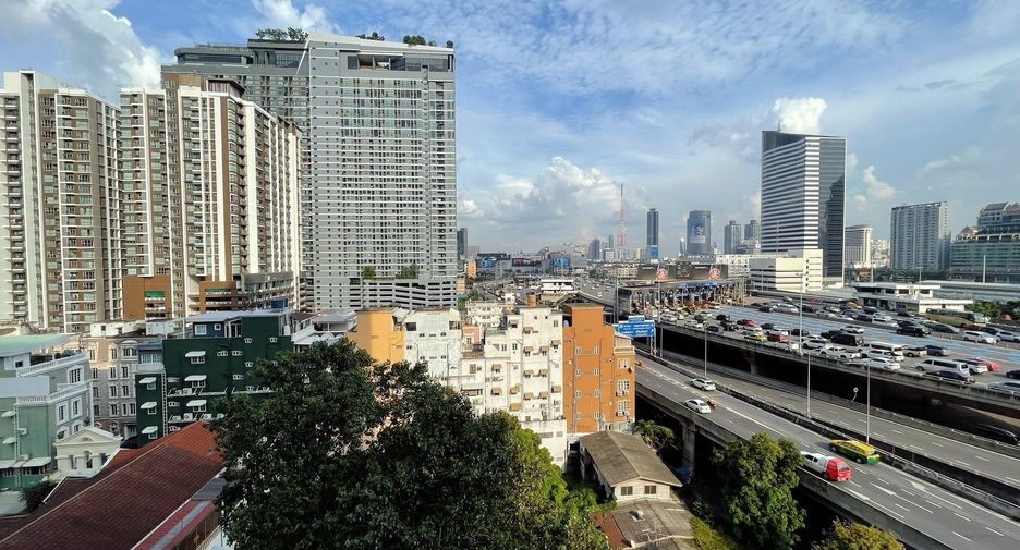 For sale 1 bed condo in Huai Khwang, Bangkok