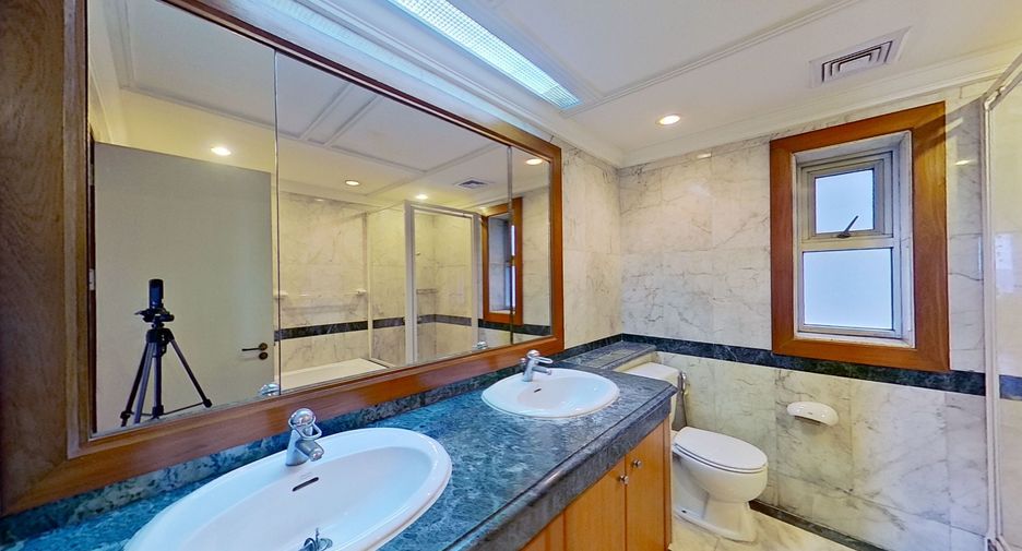For sale 3 bedrooms condo in Pathum Wan, Bangkok