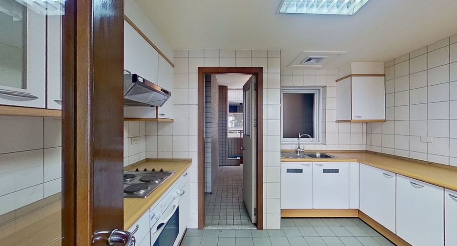 For sale 3 bedrooms condo in Pathum Wan, Bangkok
