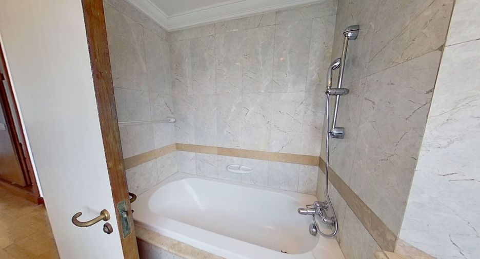 For sale 3 bedrooms condo in Pathum Wan, Bangkok