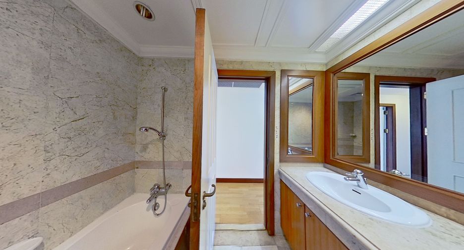 For sale 3 bedrooms condo in Pathum Wan, Bangkok