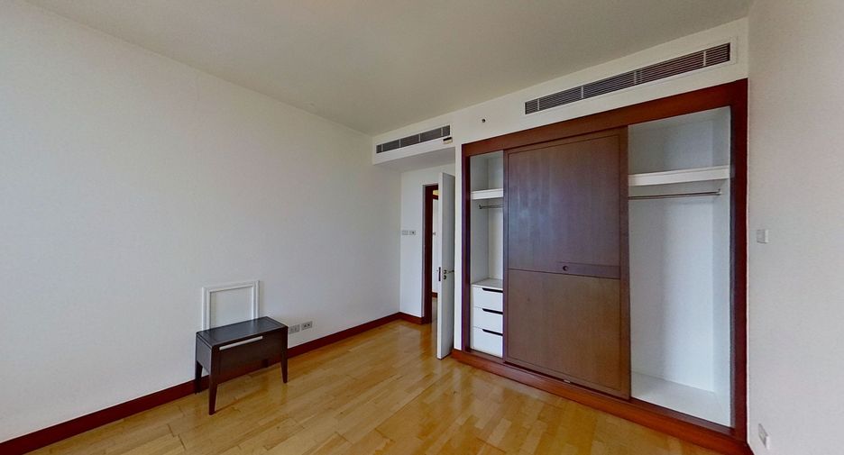 For sale 3 bedrooms condo in Pathum Wan, Bangkok