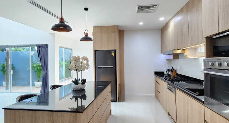 For sale and for rent 3 bedrooms townhouse in Mueang Phuket, Phuket