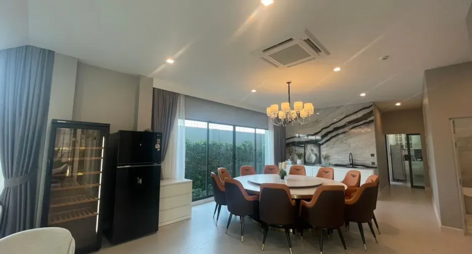 For sale and for rent 6 bedrooms house in Lat Krabang, Bangkok