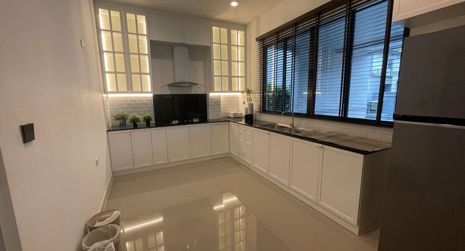 For sale and for rent 6 bedrooms house in Lat Krabang, Bangkok