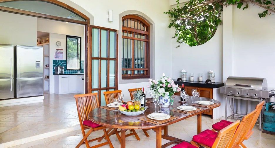Villa en alquiler de 4 habitaciones en Mueang Phuket, Phuket