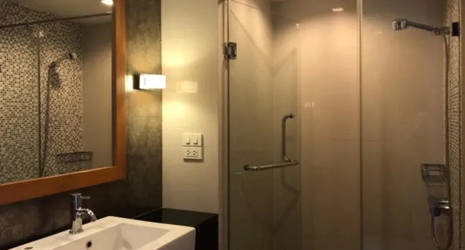 Condo en alquiler de 2 habitaciones en Pathum Wan, Bangkok
