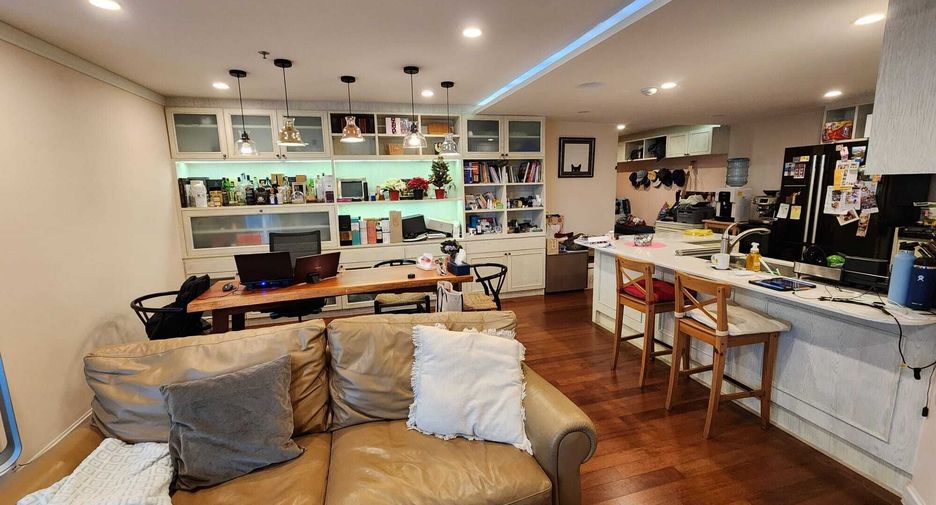 For sale 2 ベッドルーム condo in Huai Khwang, Bangkok
