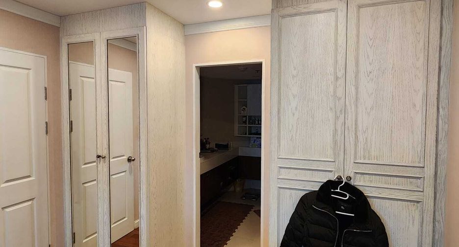 For sale 2 ベッドルーム condo in Huai Khwang, Bangkok