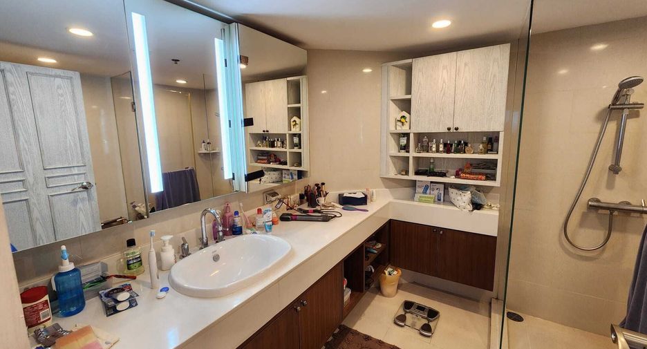 For sale 2 ベッドルーム condo in Huai Khwang, Bangkok