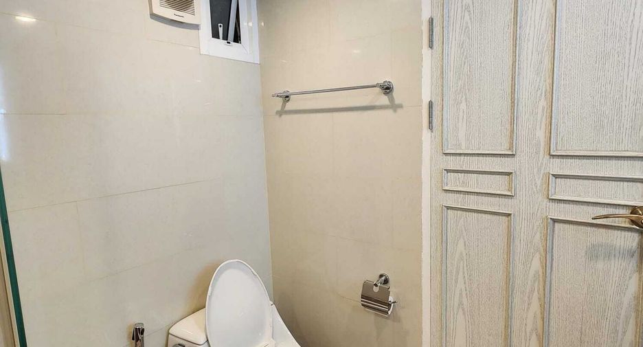 For sale 2 ベッドルーム condo in Huai Khwang, Bangkok