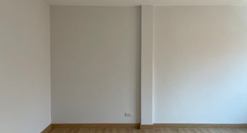 For sale 4 bedrooms townhouse in Bang Phli, Samut Prakan