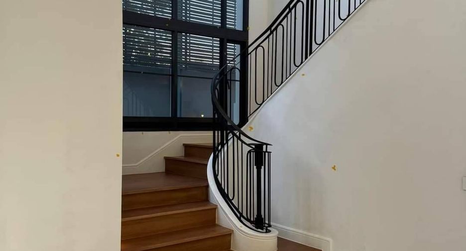 Haus zur Miete mit 4 Zimmer in Bang Kapi, Bangkok