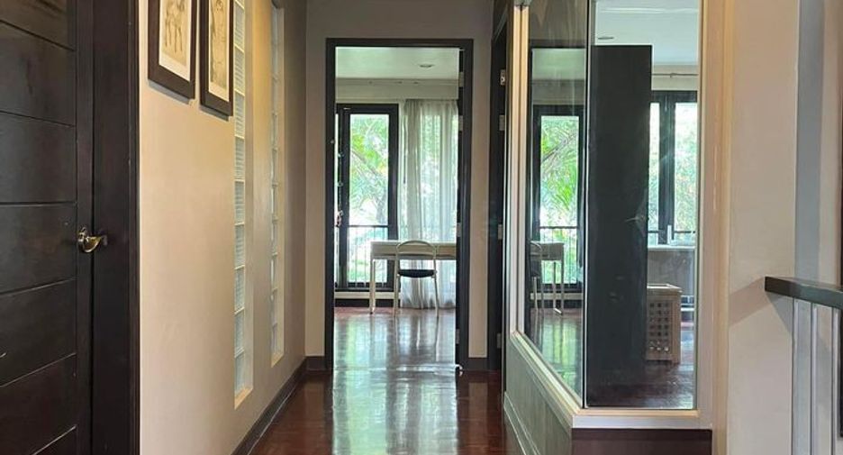 For rent 3 bedrooms townhouse in Phaya Thai, Bangkok