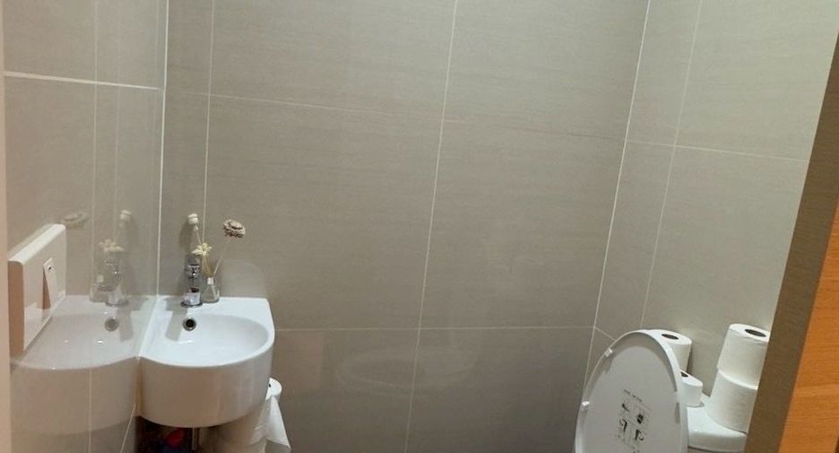 For sale studio condo in Khlong Toei, Bangkok