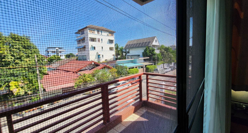 À vendre 5 chambres maison à Huai Khwang, Bangkok