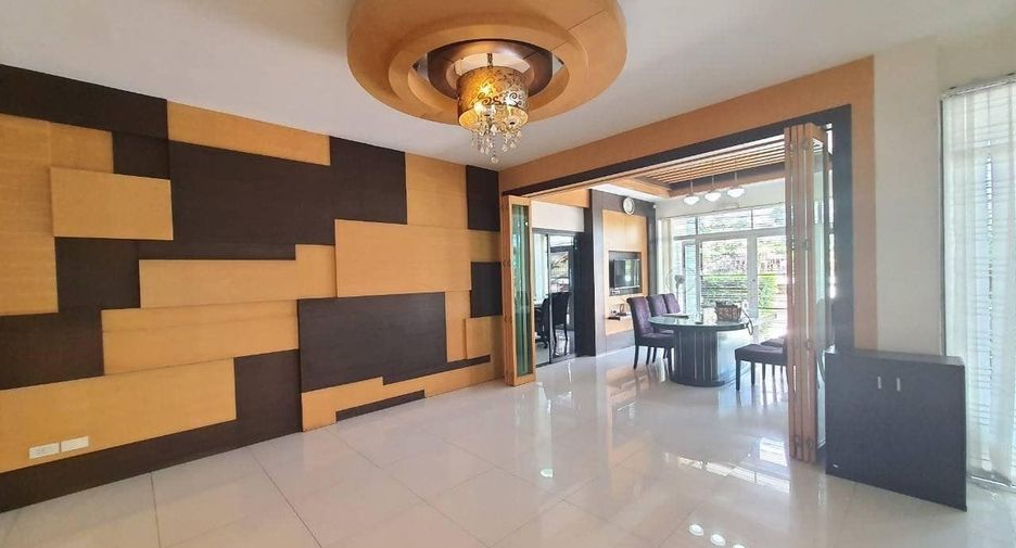 À vendre 5 chambres maison à Huai Khwang, Bangkok