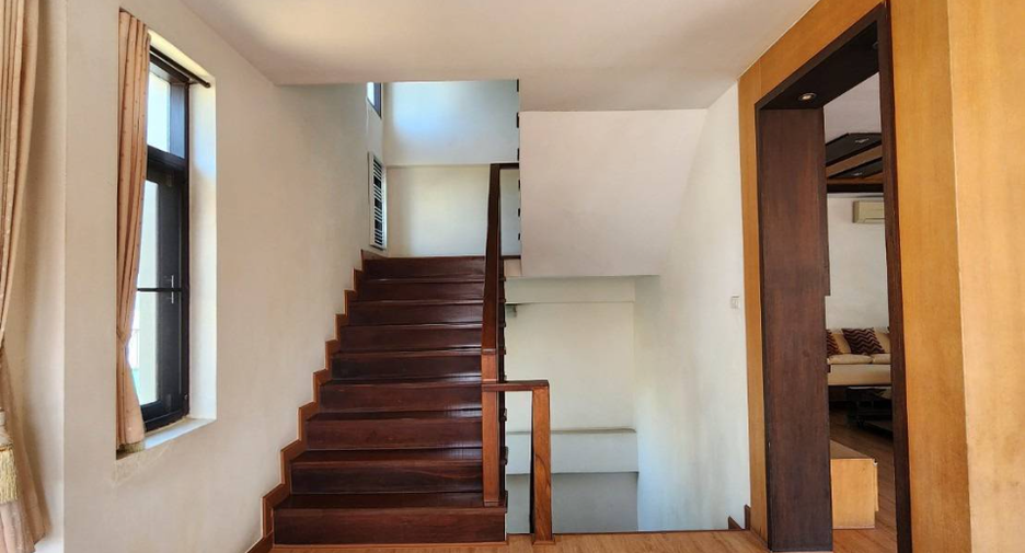À vendre 5 chambres maison à Huai Khwang, Bangkok