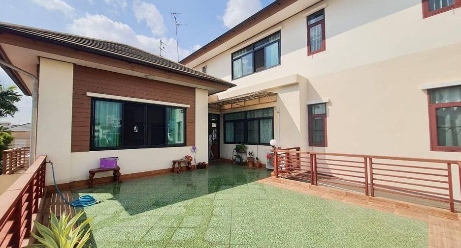 À vendre 5 chambres maison à Huai Khwang, Bangkok