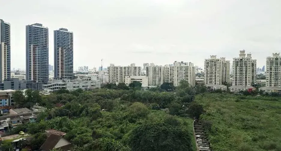 Condo en alquiler de 2 habitaciones en Huai Khwang, Bangkok