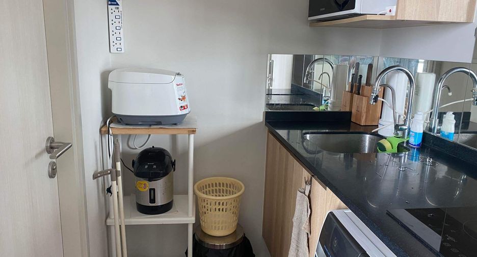 Wohnung zur Miete mit Studio in Huai Khwang, Bangkok