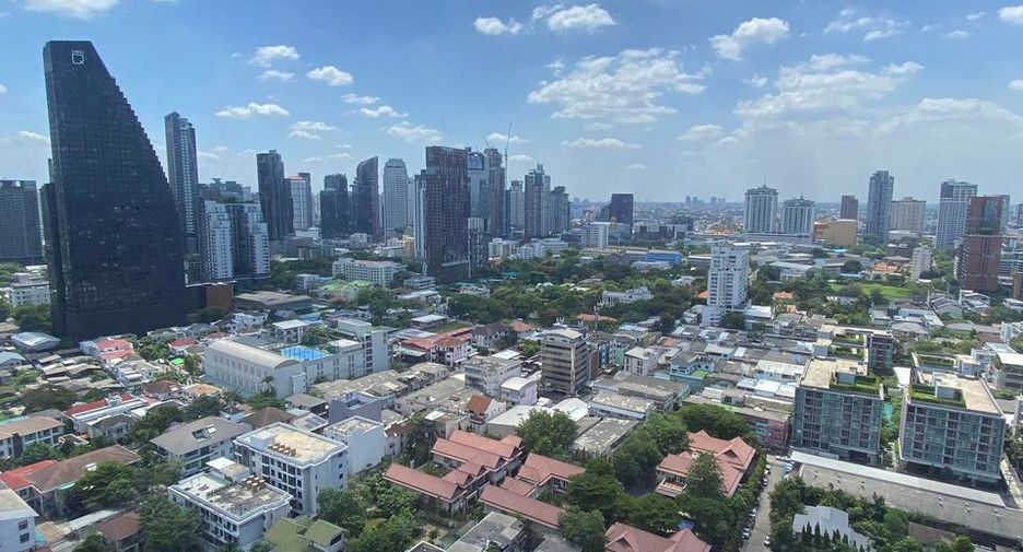 For rent 2 bedrooms condo in Khlong Toei, Bangkok