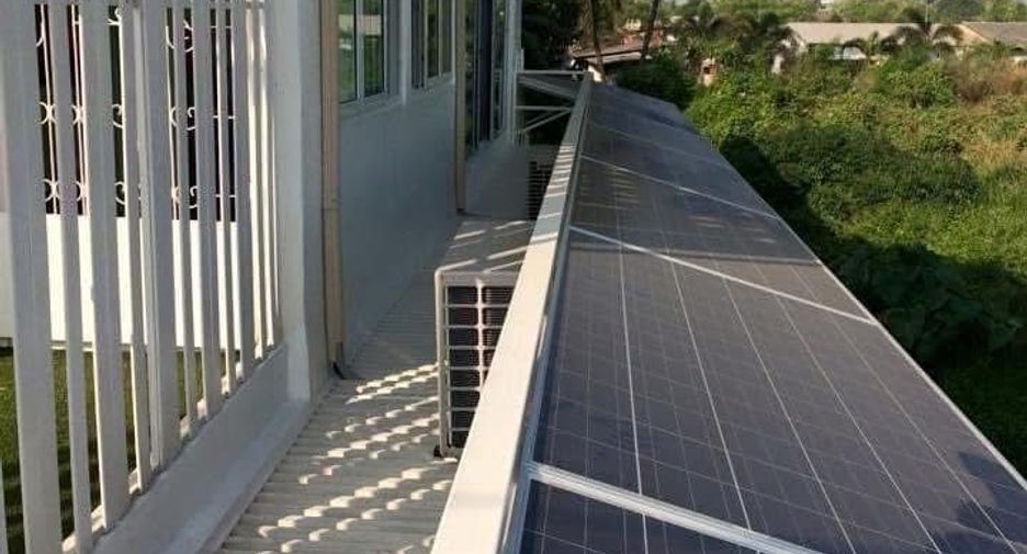 For rent 5 bedrooms townhouse in Bang Khun Thian, Bangkok