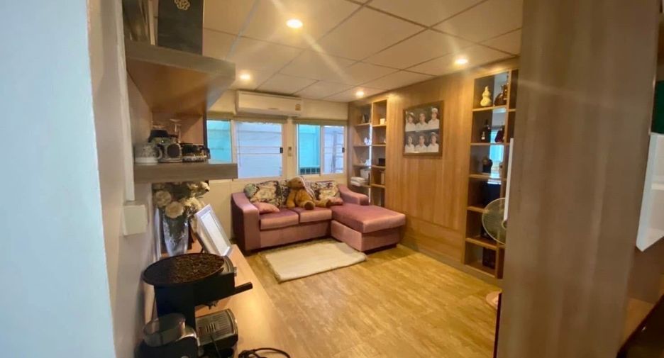 For rent 5 bedrooms townhouse in Bang Khun Thian, Bangkok