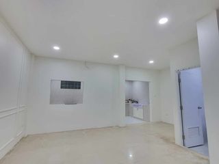 出售 7 卧室 联排别墅 在 Lat Phrao, 曼谷
