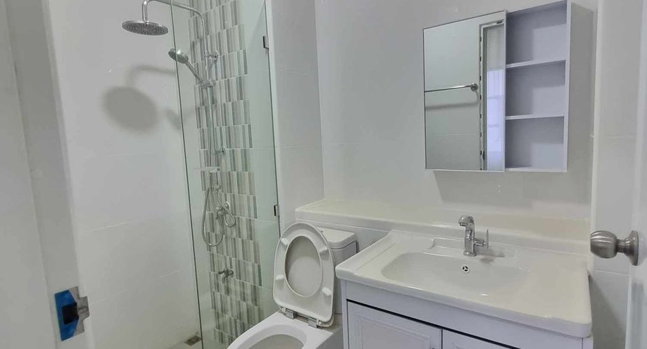 For sale 7 bedrooms townhouse in Lat Phrao, Bangkok