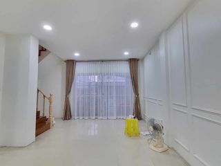 出售 7 卧室 联排别墅 在 Lat Phrao, 曼谷