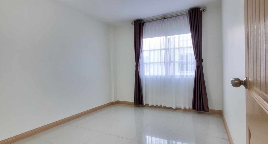 For sale 7 bedrooms townhouse in Lat Phrao, Bangkok