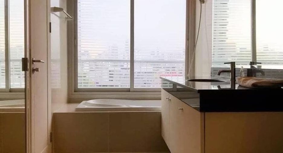 For rent 2 bedrooms condo in Watthana, Bangkok