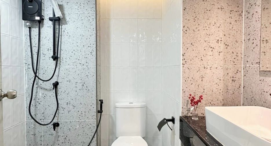 For sale studio condo in Wang Thonglang, Bangkok
