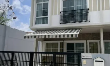 À louer 2 chambres maison de ville à Bang Phli, Samut Prakan
