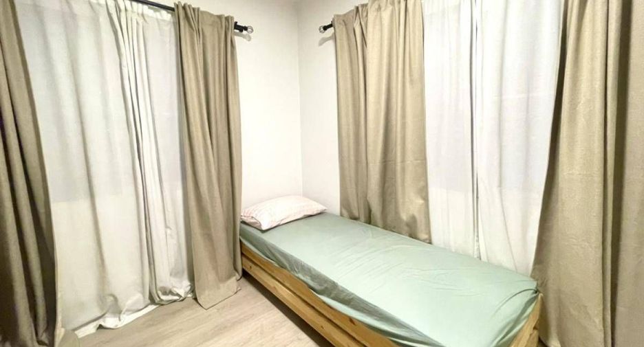 For rent 2 bedrooms townhouse in Bang Phli, Samut Prakan