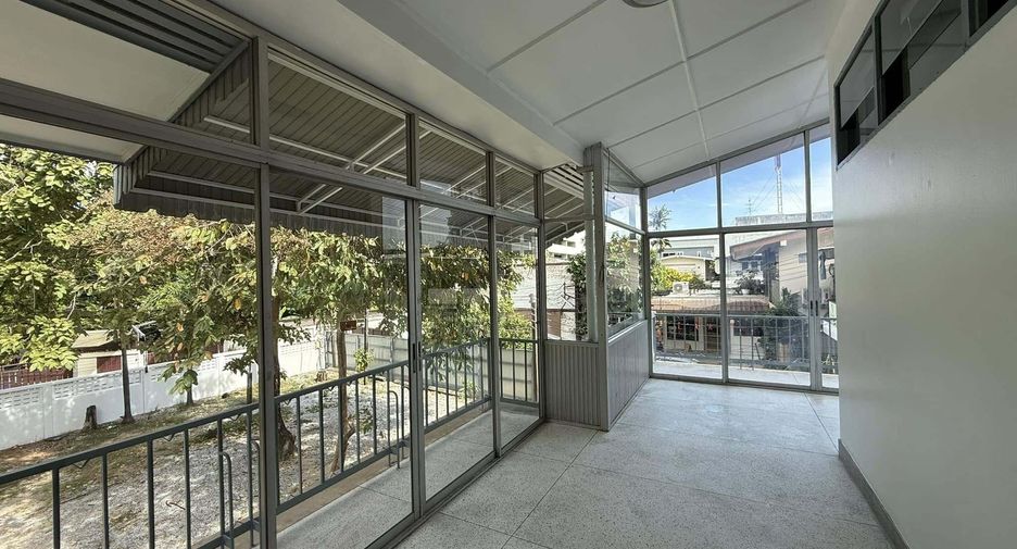 Haus zur Miete mit 3 Zimmer in Watthana, Bangkok