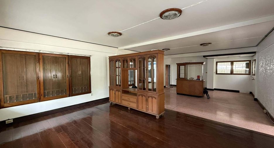 Haus zur Miete mit 3 Zimmer in Watthana, Bangkok